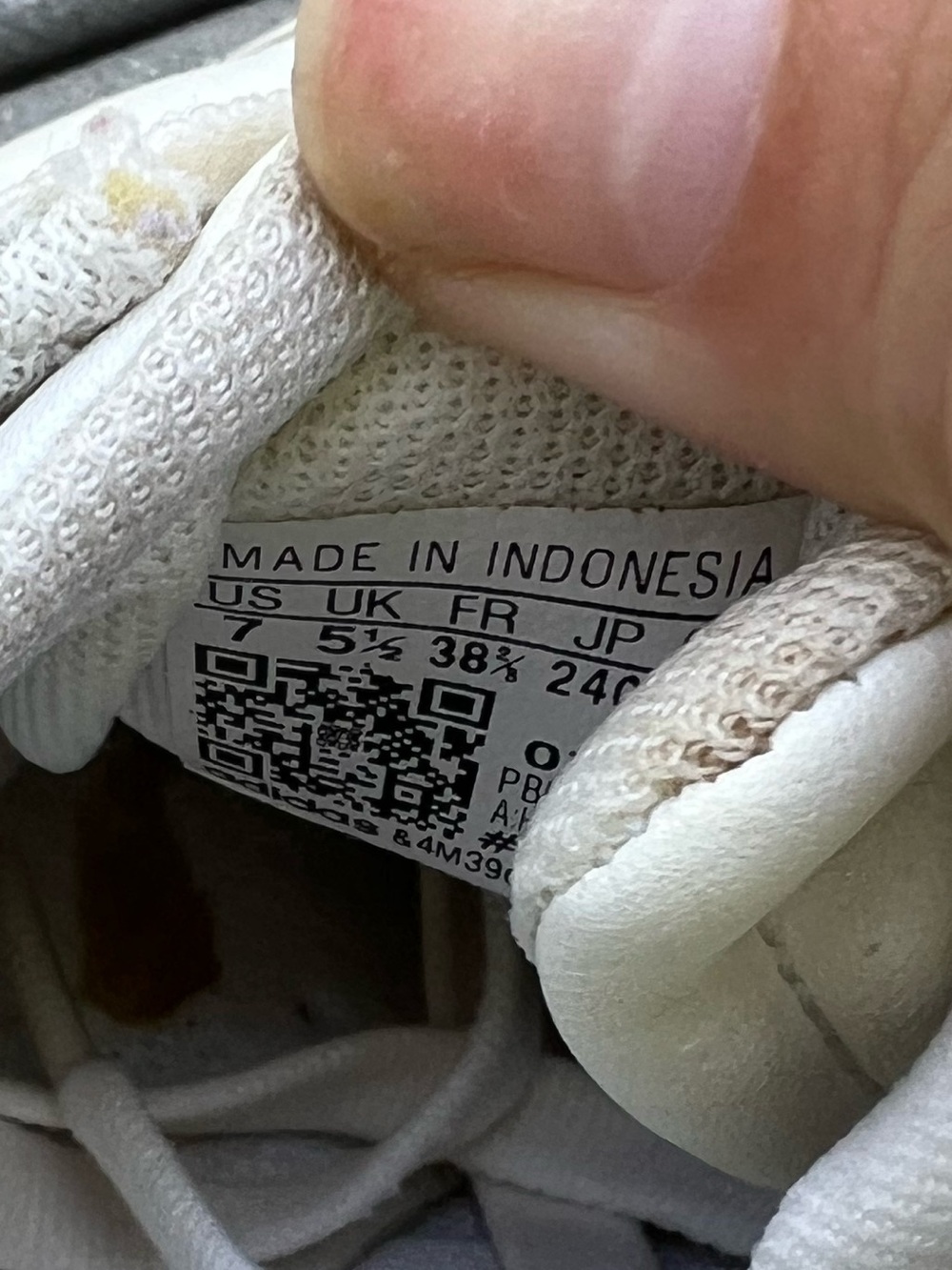 Adidas White and Green Casual Leather Sneakers 7 - Picture 7 of 9
